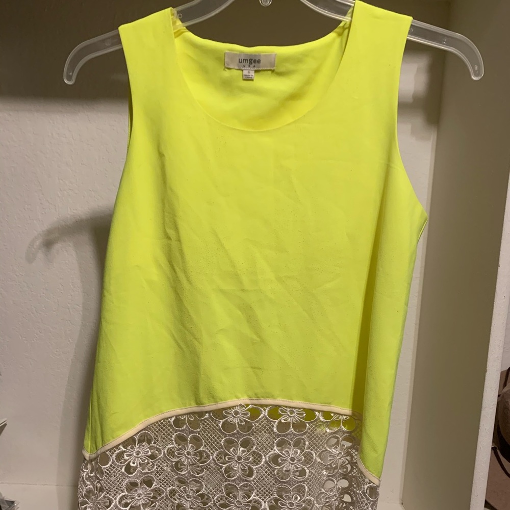 Umgee short dress. Yellow with lace bottom
